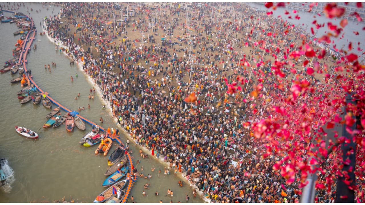 മഹാ കുംഭമേള 2025; ആദ്യ ദിനം 1.50 കോടി ഭക്തർ പുണ്യസ്നാനം ചെയ്തെന്ന് യോ​ഗി ആദിത്യനാഥ്