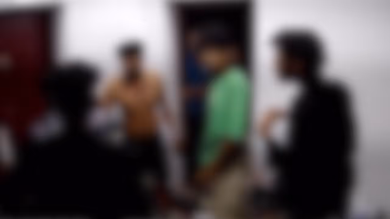 പെൺസുഹൃത്തിൻ്റെ പേരിൽ കൊച്ചിയിൽ ഇൻ്റേൺഷിപ്പിനെത്തിയ കാസർകോട് സ്വദേശികൾ തമ്മിലടിച്ചു; 5 പേരുടെ നില ഗുരുതരം പെൺസുഹൃത്തിൻ്റെ പേരിൽ കൊച്ചിയിൽ ഇൻ്റേൺഷിപ്പിനെത്തിയ കാസർകോട് സ്വദേശികൾ തമ്മിലടിച്ചു; 5 പേരുടെ നില ഗുരുതരം