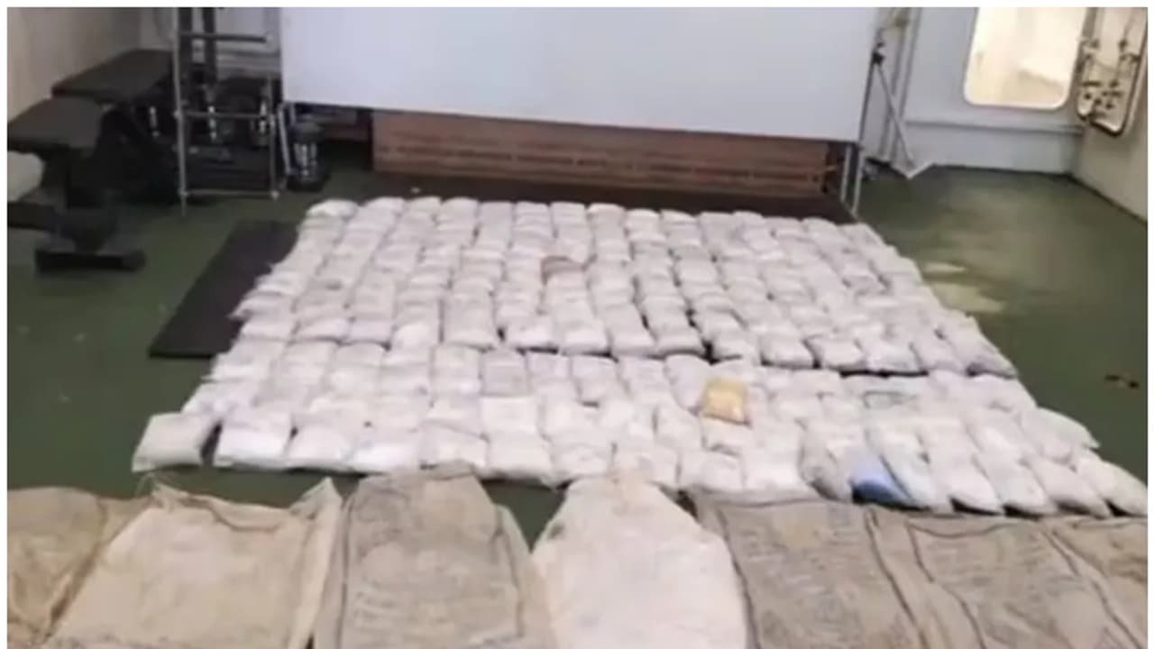 ലക്ഷദ്വീപ് തീരത്ത് നിന്നും 1526 കോടിയുടെ ഹെറോയിൻ പിടിച്ച കേസ്: മുഴുവൻ പ്രതികളെയും കോടതി വെറുതെ വിട്ടു ലക്ഷദ്വീപ് തീരത്ത് നിന്നും 1526 കോടിയുടെ ഹെറോയിൻ പിടിച്ച കേസ്: മുഴുവൻ പ്രതികളെയും കോടതി വെറുതെ വിട്ടു