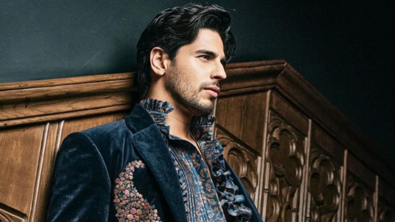 'തല്‍ക്കാലം യൂണിഫോം കഥാപാത്രങ്ങളാകാനില്ല', നിലപാട് പറഞ്ഞ് സിദ്ധാര്‍ഥ് മല്‍ഹോത്ര