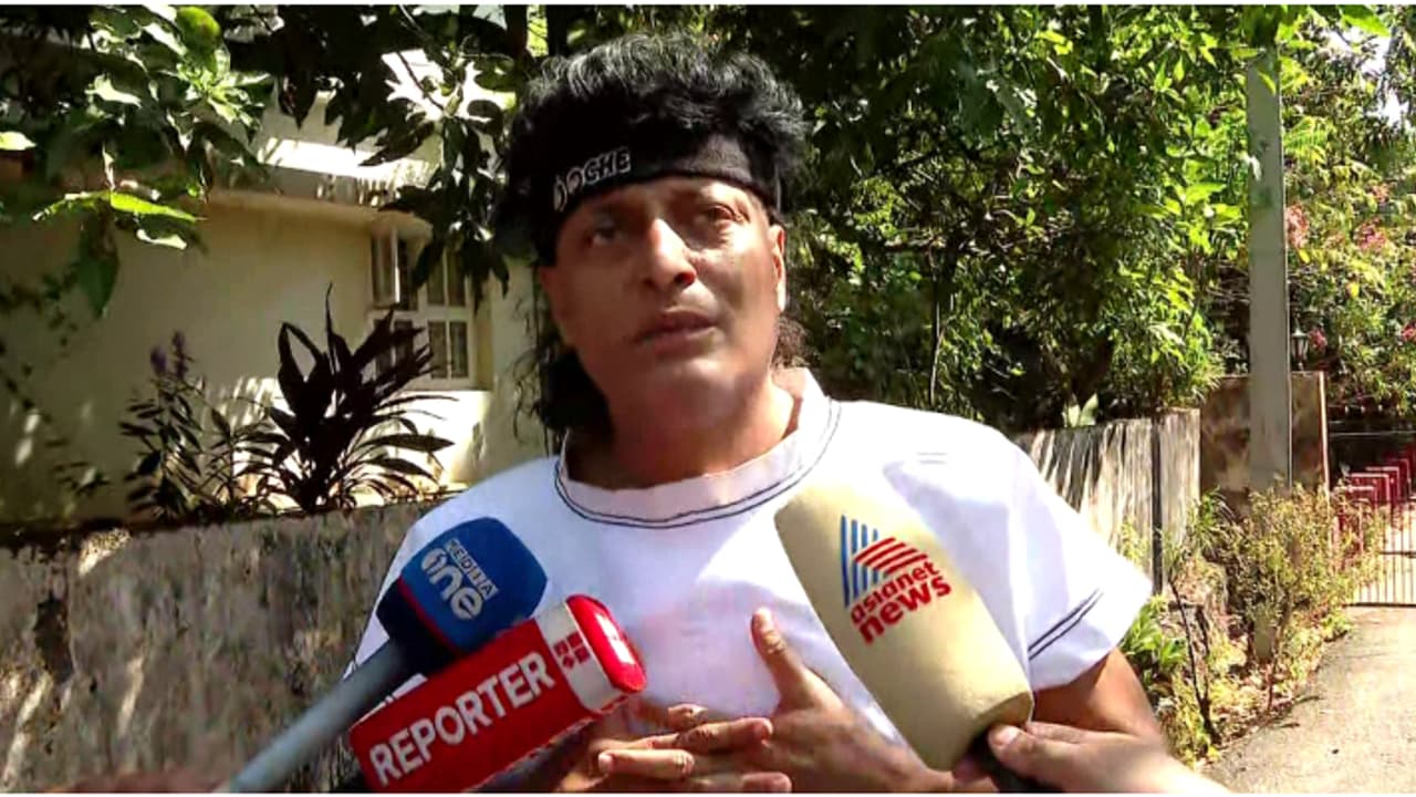 ബോബി ചെമ്മണ്ണൂരിന് ജയിലിൽ സൗകര്യമൊരുക്കിയെന്ന ആക്ഷേപം; അടിയന്തര റിപ്പോർട്ട് ആവശ്യപ്പെട്ട് മുഖ്യമന്ത്രി ബോബി ചെമ്മണ്ണൂരിന് ജയിലിൽ സൗകര്യമൊരുക്കിയെന്ന ആക്ഷേപം; അടിയന്തര റിപ്പോർട്ട് ആവശ്യപ്പെട്ട് മുഖ്യമന്ത്രി