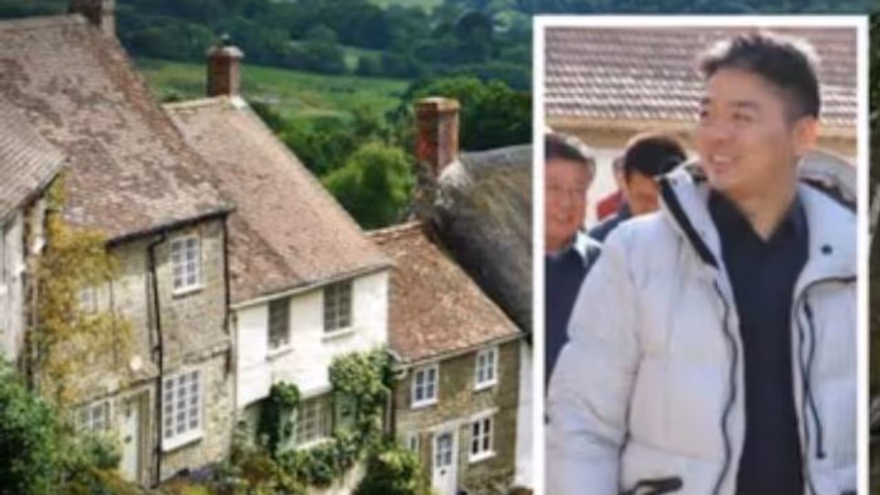 അന്ന് ദാരിദ്ര്യം, ഇന്ന് കോടീശ്വരൻ, പണവും മുട്ടയും നൽകിയ ഗ്രാമത്തെ മറന്നില്ല, ചേർത്തുപിടിച്ചതിങ്ങനെ അന്ന് ദാരിദ്ര്യം, ഇന്ന് കോടീശ്വരൻ, പണവും മുട്ടയും നൽകിയ ഗ്രാമത്തെ മറന്നില്ല, ചേർത്തുപിടിച്ചതിങ്ങനെ