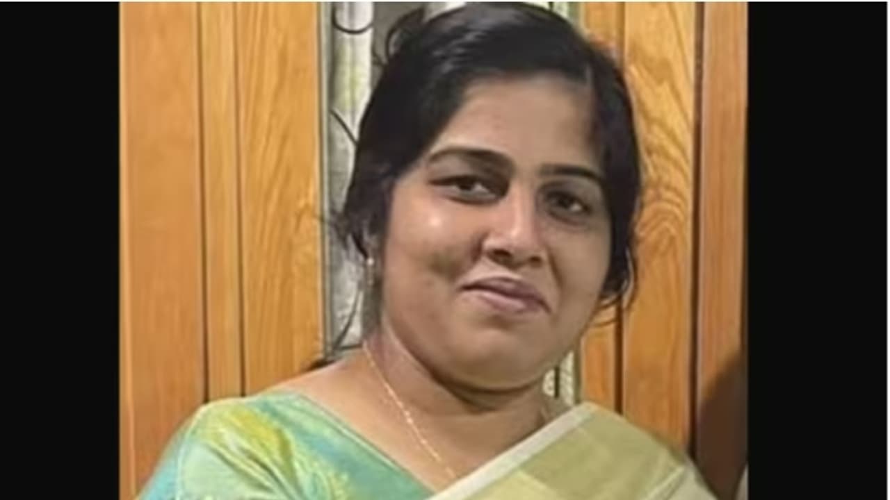 യു.കെയിലെ മലയാളി നഴ്സിന് ജോലിക്കിടെ കത്രിക കൊണ്ട് കുത്തേറ്റു; രോഗിയുടെ ആക്രമണത്തിൽ ഗുരുതര പരിക്ക് യു.കെയിലെ മലയാളി നഴ്സിന് ജോലിക്കിടെ കത്രിക കൊണ്ട് കുത്തേറ്റു; രോഗിയുടെ ആക്രമണത്തിൽ ഗുരുതര പരിക്ക്