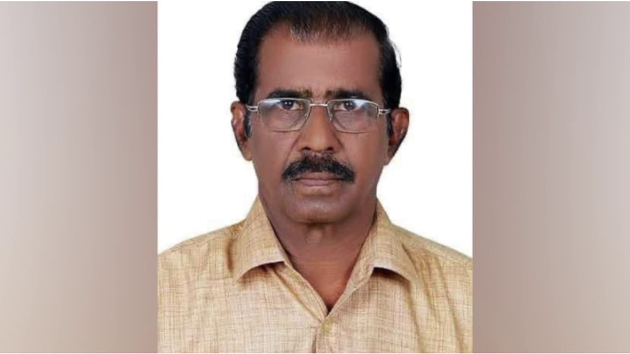 ആലപ്പുഴ പാണാവള്ളിയിൽ പ്രഭാത നടത്തത്തിനിടെ സ്വകാര്യ ബസിടിച്ച് കോൺഗ്രസ് നേതാവ് മരിച്ചു ആലപ്പുഴ പാണാവള്ളിയിൽ പ്രഭാത നടത്തത്തിനിടെ സ്വകാര്യ ബസിടിച്ച് കോൺഗ്രസ് നേതാവ് മരിച്ചു