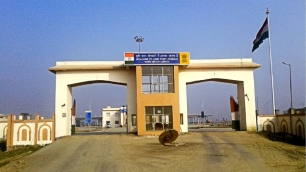 സൈന്യത്തിൽ നിന്ന് പുറത്താക്കപ്പെട്ട യുവാവ് യൂണിഫോമിൽ കറങ്ങുന്നതിനിടെ പിടിയിൽ; കൈയിൽ 320ഗ്രാം മയക്കുമരുന്ന് സൈന്യത്തിൽ നിന്ന് പുറത്താക്കപ്പെട്ട യുവാവ് യൂണിഫോമിൽ കറങ്ങുന്നതിനിടെ പിടിയിൽ; കൈയിൽ 320ഗ്രാം മയക്കുമരുന്ന്