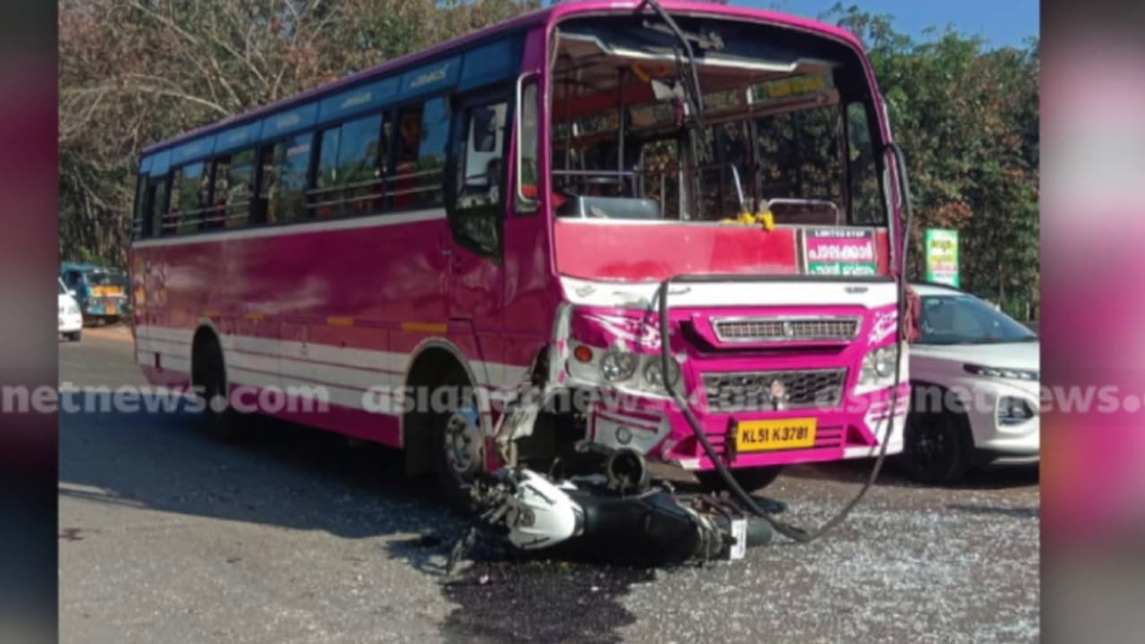 രാവിലെ ജോലിക്ക് പോകുമ്പോൾ അപകടം: ബസും ബൈക്കും കൂട്ടിയിടിച്ച് യുവാവിന് ദാരുണാന്ത്യം രാവിലെ ജോലിക്ക് പോകുമ്പോൾ അപകടം: ബസും ബൈക്കും കൂട്ടിയിടിച്ച് യുവാവിന് ദാരുണാന്ത്യം