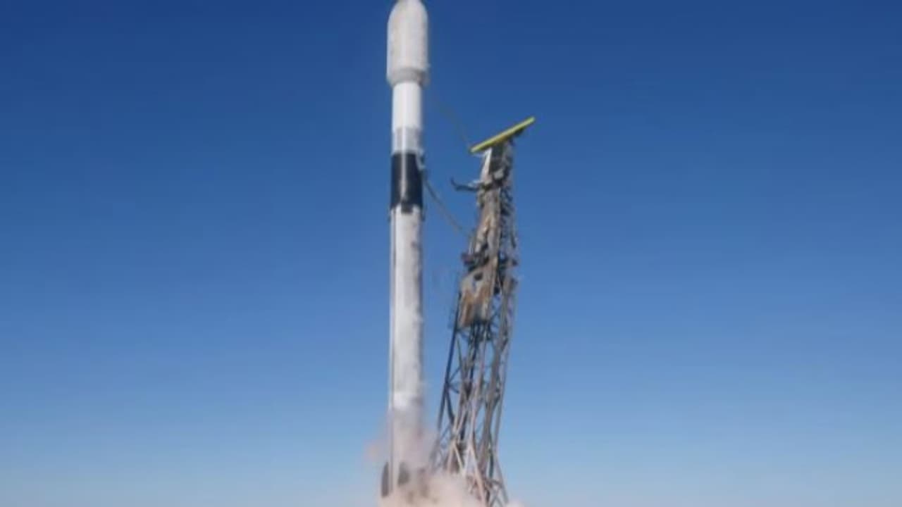 ചരിത്രനിമിഷത്തിന്റെ നിറവിൽ യുഎഇ; എംബിസെഡ് ഉപഗ്രഹം ആദ്യ സന്ദേശം അയച്ചു ചരിത്രനിമിഷത്തിന്റെ നിറവിൽ യുഎഇ; എംബിസെഡ് ഉപഗ്രഹം ആദ്യ സന്ദേശം അയച്ചു