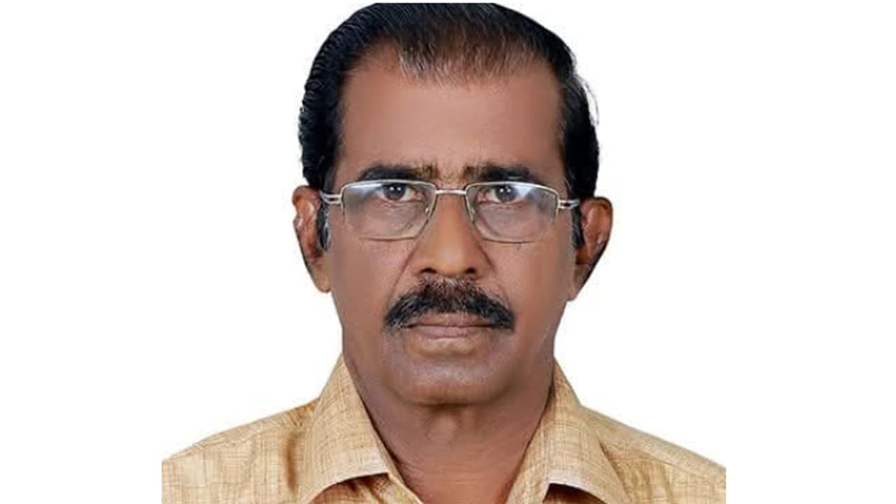 പ്രഭാത സവാരിക്കിടെ സ്വകാര്യ ബസ് ഇടിച്ച് ആലപ്പുഴയിലെ കോണ്‍ഗ്രസ് നേതാവ് മരിച്ചു