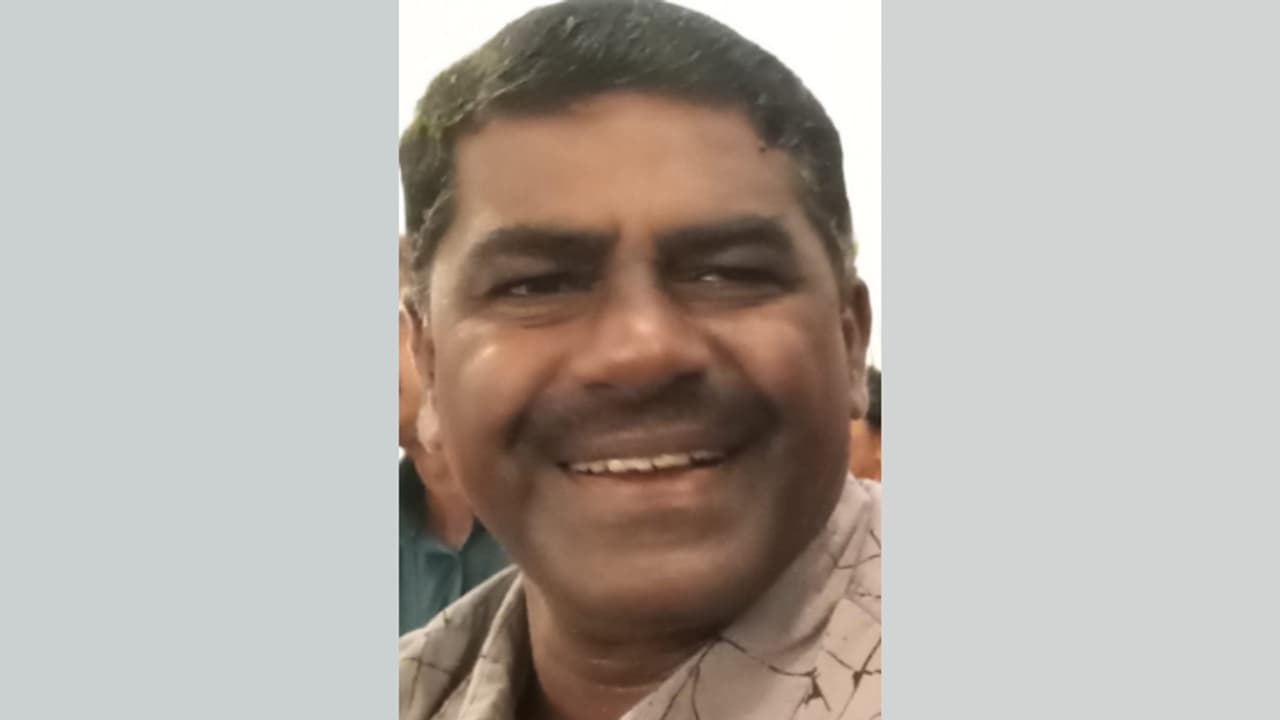 മകളെ എൻട്രൻസ് കോച്ചിങ്ങിന് പഠനത്തിന് ഹോസ്റ്റലിലാക്കി മടങ്ങിയ പിതാവ് വാഹനാപകടത്തില് മരിച്ചു മകളെ എൻട്രൻസ് കോച്ചിങ്ങിന് പഠനത്തിന് ഹോസ്റ്റലിലാക്കി മടങ്ങിയ പിതാവ് വാഹനാപകടത്തില് മരിച്ചു