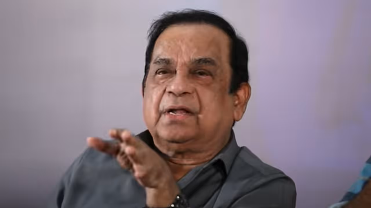 నవ్వులు రారాజుగా వెలుగుతున్న బ్రహ్మానందం నవ్వులు రారాజుగా వెలుగుతున్న బ్రహ్మానందం