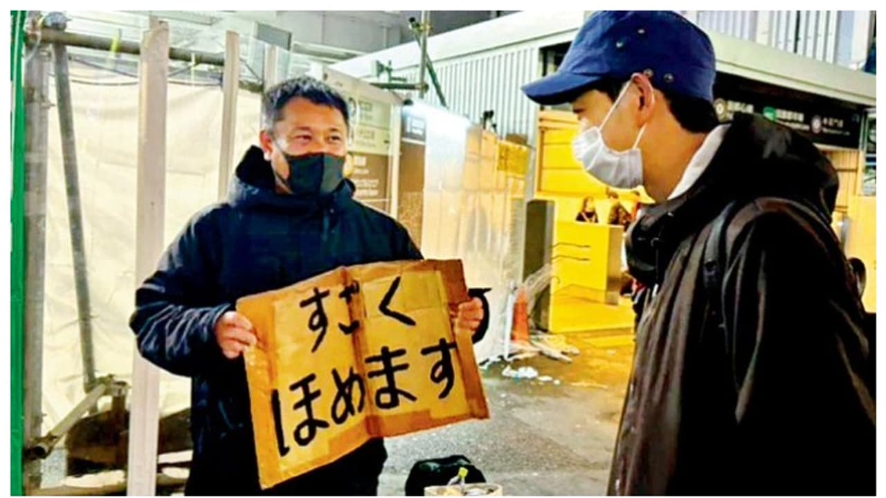 ചൂതാട്ടത്തിൽ എല്ലാം പോയി, കടം കയറി; ഒടുവിൽ നാട്ടുകാരെ പുകഴ്ത്തി കടം വീട്ടി; ഇന്ന് ഒരു ദിവസം 10,000 രൂപ വരുമാനം ചൂതാട്ടത്തിൽ എല്ലാം പോയി, കടം കയറി; ഒടുവിൽ നാട്ടുകാരെ പുകഴ്ത്തി കടം വീട്ടി; ഇന്ന് ഒരു ദിവസം 10,000 രൂപ വരുമാനം