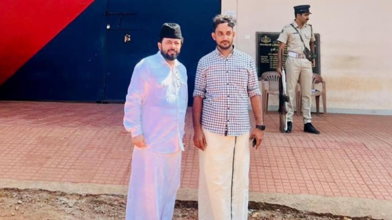 തൂണേരി ഷിബിൻ വധക്കേസ് പ്രതികളെ ജയിലിൽ സന്ദർശിച്ച് മുഈനലി ശിഹാബ് തങ്ങൾ