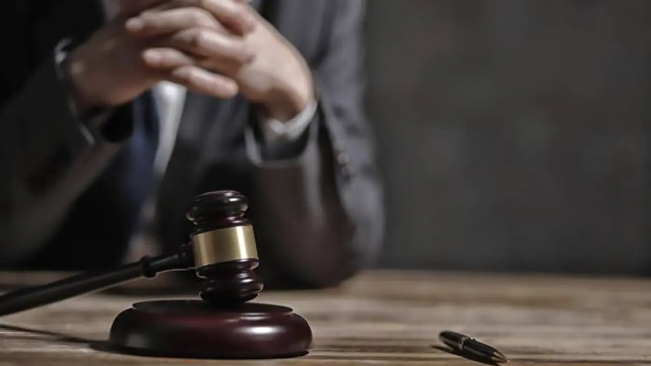 മകളെ കാണാൻ പിതാവിനെ പോലെയെന്ന് അധിക്ഷേപം; അമ്മ 13കാരിയെ പട്ടിണിക്കിട്ട് കൊലപ്പെടുത്തി 