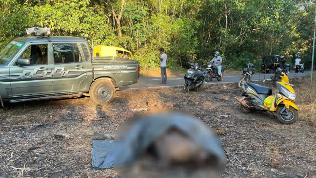 രാത്രി 12.30, മാലിന്യം തള്ളുന്നത് തടയാൻ പഞ്ചായത്ത് സ്ഥാപിച്ച ക്യാമറയ്ക്ക് ചുവട്ടിൽ എരുമയുടെ ജഡം തള്ളി അജ്ഞാതർ രാത്രി 12.30, മാലിന്യം തള്ളുന്നത് തടയാൻ പഞ്ചായത്ത് സ്ഥാപിച്ച ക്യാമറയ്ക്ക് ചുവട്ടിൽ എരുമയുടെ ജഡം തള്ളി അജ്ഞാതർ