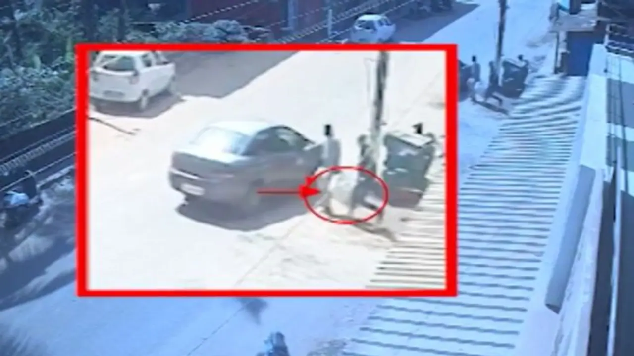 Karnataka: Armed gang looting gold worth Rs 15 crore, Rs 5 lakh cash from Ullal bank caught on cam (WATCH)