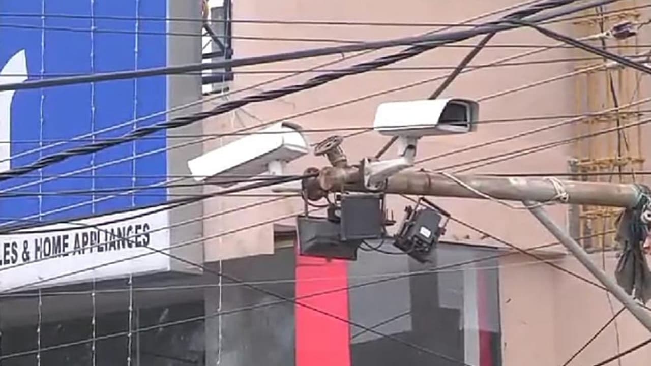 ಏಷ್ಯಾನೆಟ್ ಸುವರ್ಣ ನ್ಯೂಸ್ ಬಿಗ್ ಇಂಪ್ಯಾಕ್ಟ್: ಚಾಮರಾಜನಗರದಲ್ಲಿ 55 ಹೊಸ ಸಿಸಿ ಕ್ಯಾಮೆರಾ ಅಳವಡಿಸಿದ ಖಾಕಿ ಪಡೆ! ಏಷ್ಯಾನೆಟ್ ಸುವರ್ಣ ನ್ಯೂಸ್ ಬಿಗ್ ಇಂಪ್ಯಾಕ್ಟ್: ಚಾಮರಾಜನಗರದಲ್ಲಿ 55 ಹೊಸ ಸಿಸಿ ಕ್ಯಾಮೆರಾ ಅಳವಡಿಸಿದ ಖಾಕಿ ಪಡೆ!