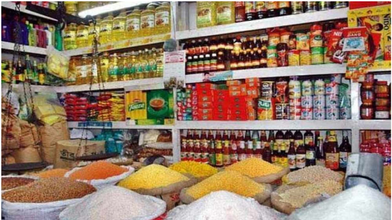 ആർക്കും സംശയം തോന്നില്ല! പുറമേ നോക്കിയാൽ പലചരക്ക് കട തന്നെ, അകത്തെ കച്ചവടം കയ്യോടെ പിടികൂടി, ലൈസൻസ് റദ്ദാക്കി ആർക്കും സംശയം തോന്നില്ല! പുറമേ നോക്കിയാൽ പലചരക്ക് കട തന്നെ, അകത്തെ കച്ചവടം കയ്യോടെ പിടികൂടി, ലൈസൻസ് റദ്ദാക്കി