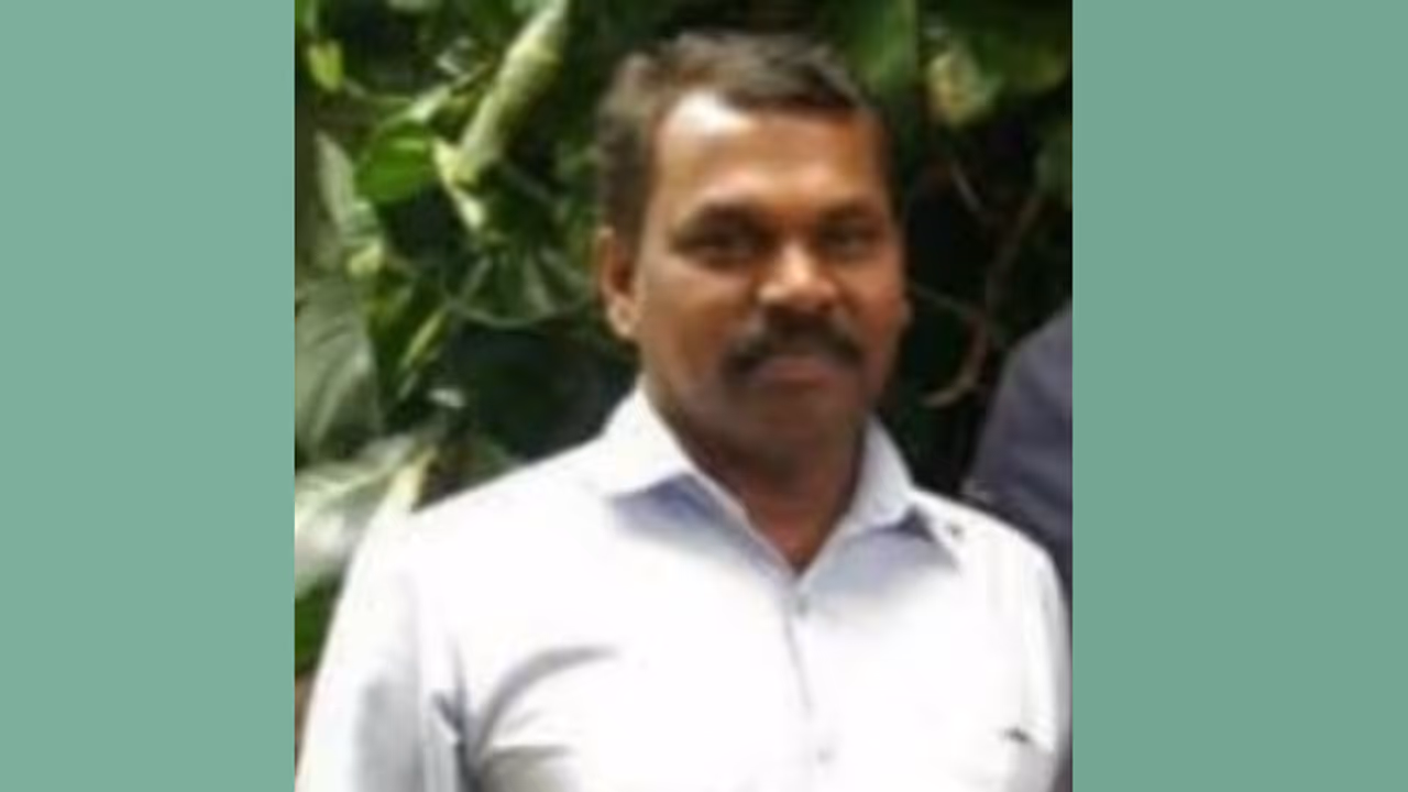 ഓവർടേക്ക് ചെയ്യുന്നതിനിടെ ലോറിയുടെ പിൻഭാഗം തട്ടി ഓട്ടോ മറിഞ്ഞു, വണ്ടിപ്പെരിയാറിൽ ഡ്രൈവർക്ക് ദാരുണാന്ത്യം