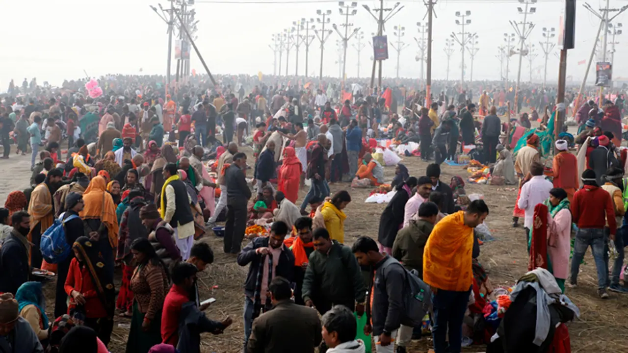 Prayagraj Kumbhmela 2025: 7 కోట్ల భక్తుల ఎలా నియంత్రించారంటే... Prayagraj Kumbhmela 2025: 7 కోట్ల భక్తుల ఎలా నియంత్రించారంటే...