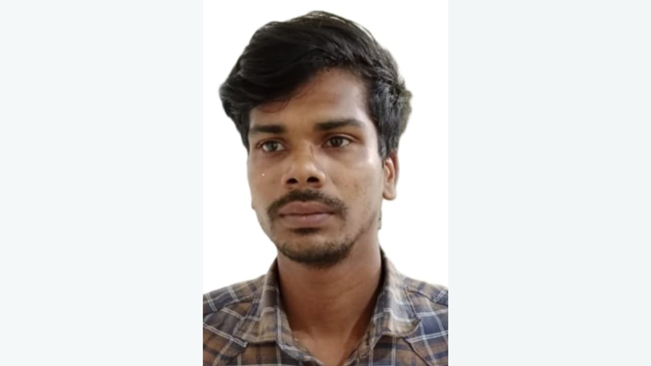 ഹണിട്രാപ്പ് കേസിൽ ജാമ്യത്തിലിറങ്ങാൻ ദിവസങ്ങൾ ബാക്കി, തൃശൂരിൽ കുപ്രസിദ്ധ ഗുണ്ടയെ കാപ്പ ചുമത്തി ജയിലിലടച്ചു