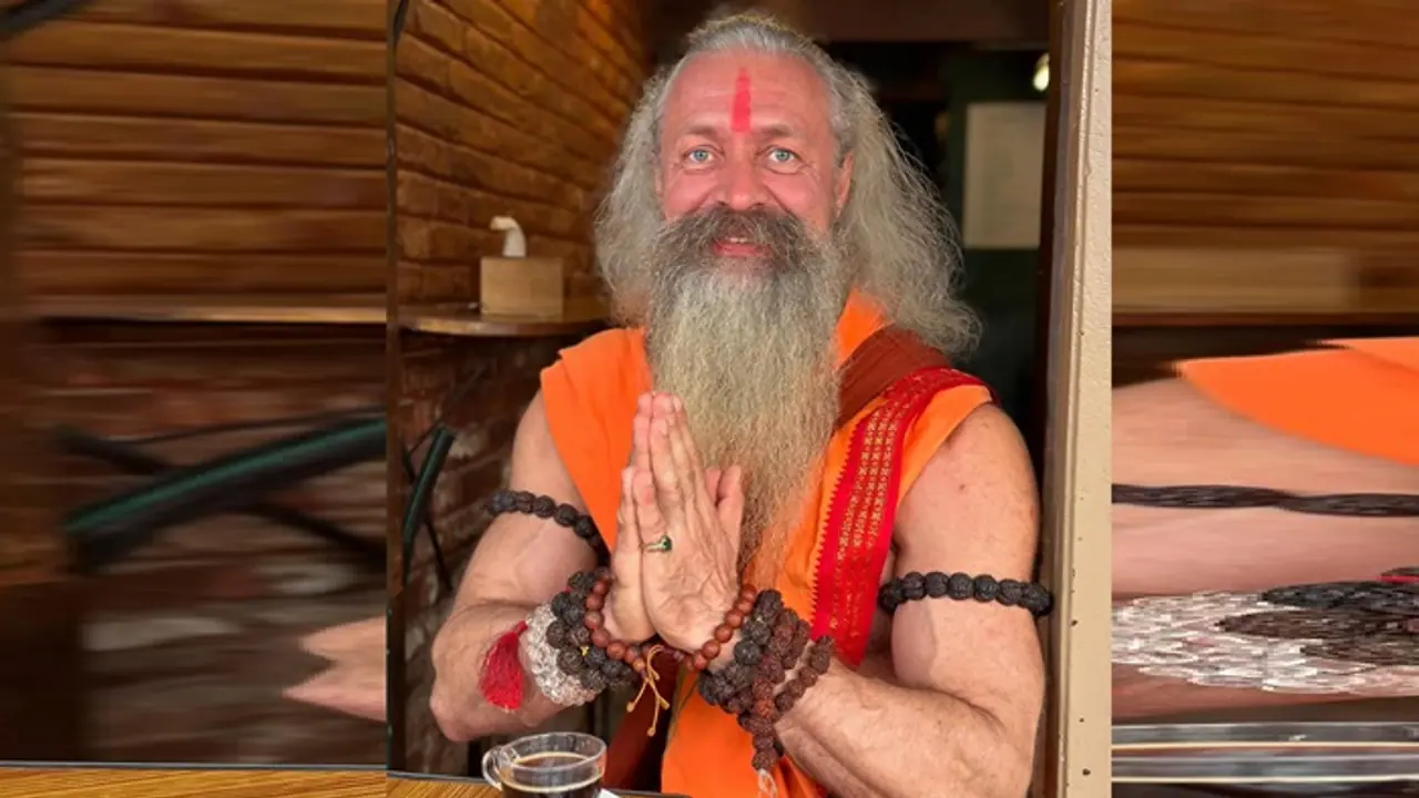 ಮಹಾಕುಂಭ ಮೇಳದಲ್ಲಿ ಎಲ್ಲರ ಗಮನಸೆಳೆದಿರುವ ರಷ್ಯಾದ 7 ಅಡಿ ಎತ್ತರದ ಮಸ್ಕ್ಯುಲರ್ ಬಾಬ