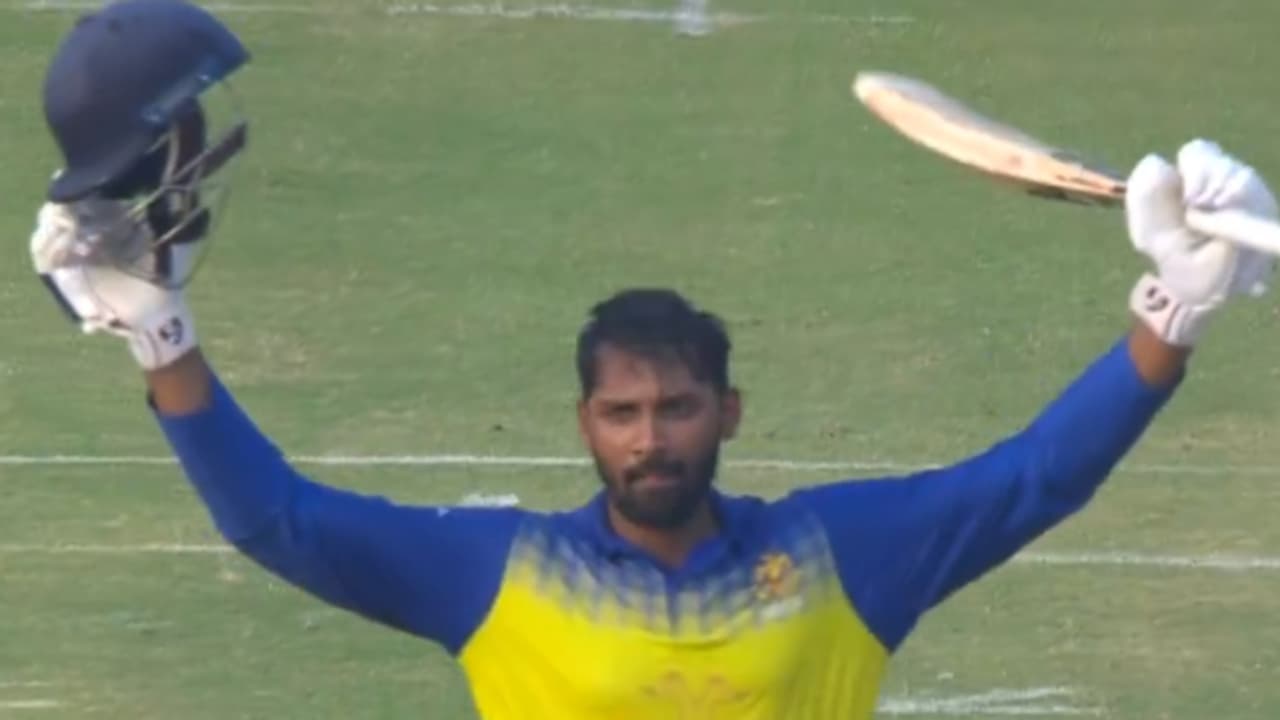 വിജയ് ഹസാരെ: തുടക്കത്തിലെ തകര്ച്ചക്കുശേഷം തകര്ത്തടിച്ച് കര്ണാടക, വിദര്ഭക്ക് കൂറ്റന് വിജയലക്ഷ്യം വിജയ് ഹസാരെ: തുടക്കത്തിലെ തകര്ച്ചക്കുശേഷം തകര്ത്തടിച്ച് കര്ണാടക, വിദര്ഭക്ക് കൂറ്റന് വിജയലക്ഷ്യം