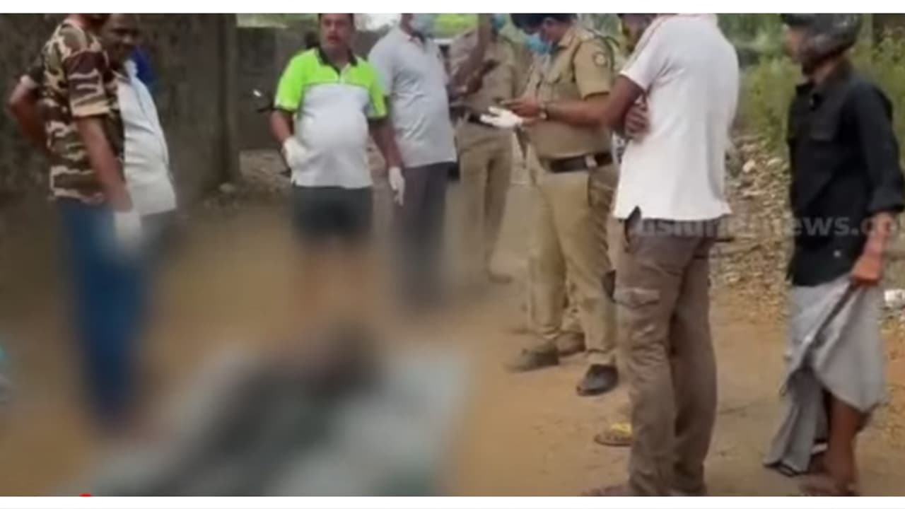ഒലവക്കോട് റെയിൽവേ സ്റ്റേഷന് സമീപം അഴുക്കുചാലിൽ യുവാവിന്റെ മൃതദേഹം; കേസെടുത്ത് അന്വേഷണം ഒലവക്കോട് റെയിൽവേ സ്റ്റേഷന് സമീപം അഴുക്കുചാലിൽ യുവാവിന്റെ മൃതദേഹം; കേസെടുത്ത് അന്വേഷണം