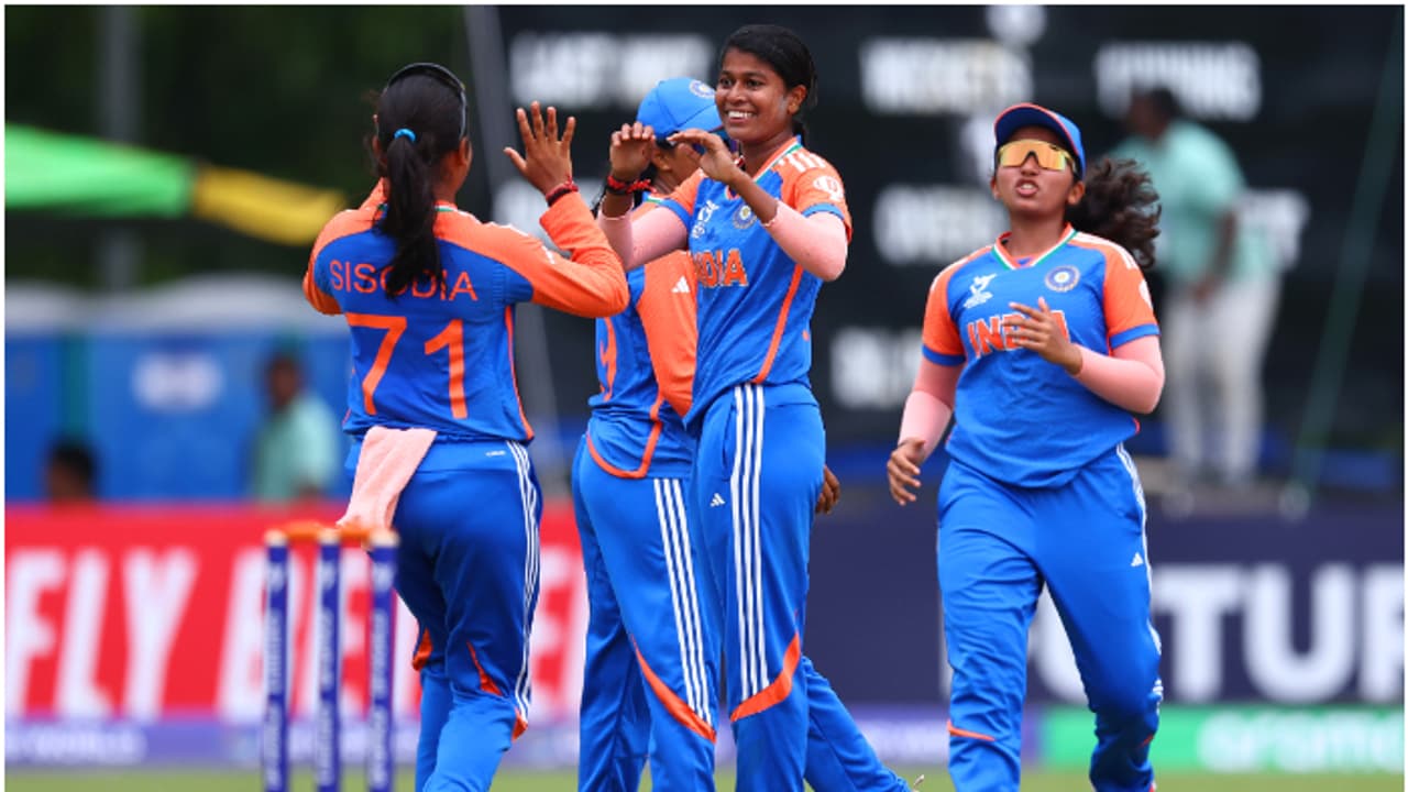 മലേഷ്യ 31ന് പുറത്ത്, ഉയര്ന്ന വ്യക്തിഗത സ്കോര് അഞ്ച് റണ്സ്; ഹാട്രിക്കോടെ അഞ്ച് വിക്കറ്റുമായി വൈഷ്ണവി മലേഷ്യ 31ന് പുറത്ത്, ഉയര്ന്ന വ്യക്തിഗത സ്കോര് അഞ്ച് റണ്സ്; ഹാട്രിക്കോടെ അഞ്ച് വിക്കറ്റുമായി വൈഷ്ണവി