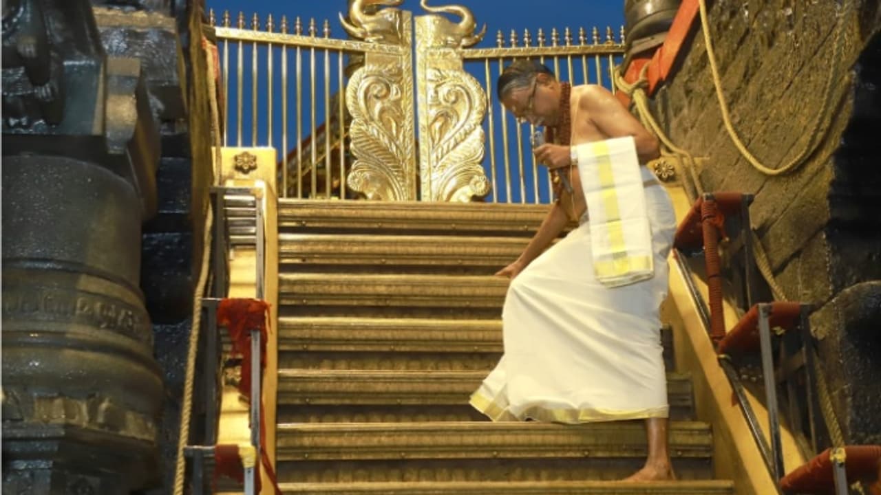 ഭക്തജനങ്ങളുടെ എണ്ണത്തില്‍ റെക്കോര്‍ഡ്, മണ്ഡല മകരവിളക്ക് മഹോത്സവത്തിന് പരിസമാപ്തി; ശബരിമല നട അടച്ചു