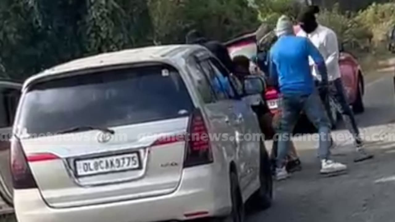 ബെംഗളുരുവിലെ മലയാളി ബിസിനസുകാരനെ മൈസുരുവിൽ കൊള്ളയടിച്ചു; വെള്ള ഇക്കോസ്പോർട് കാറും ഒന്നര ലക്ഷം രൂപയും കവർന്നു