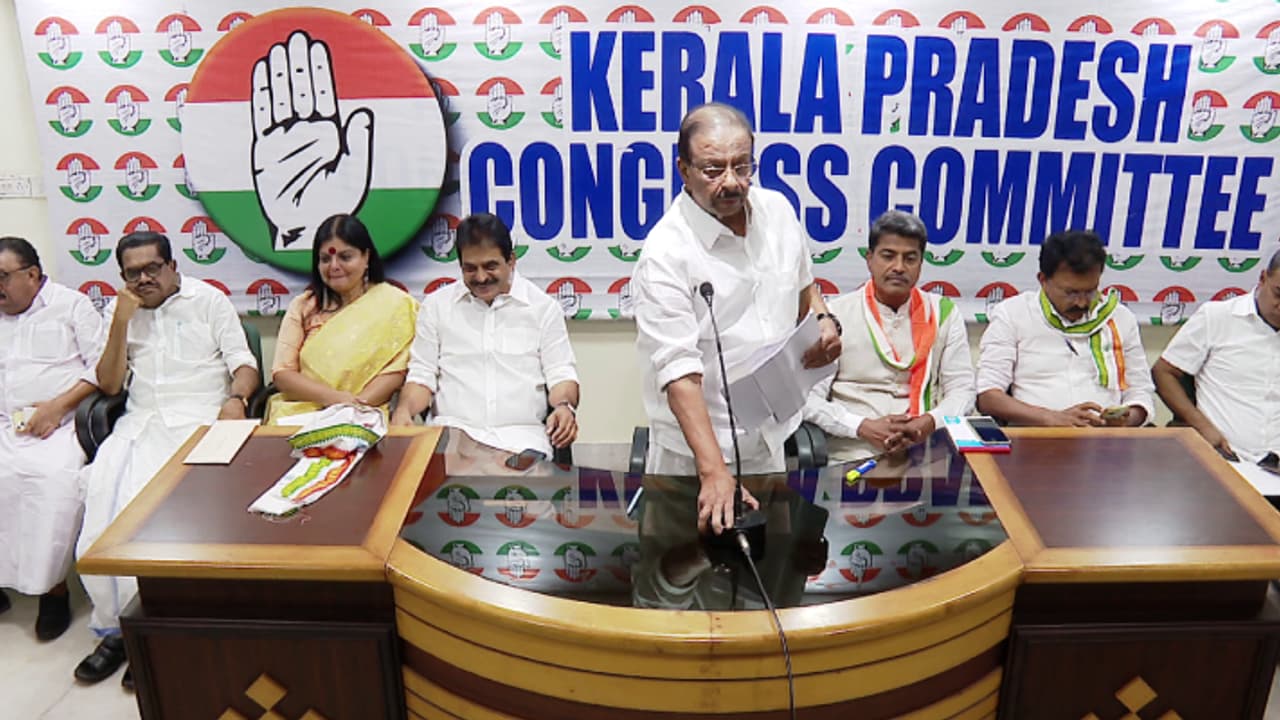 സർക്കാർ ജീവനക്കാരുടെ പണിമുടക്കിന് പിന്തുണയെന്ന് കോൺഗ്രസ്; 'മുഖ്യമന്ത്രി സ്ഥാനാർത്ഥി ചർച്ച മാധ്യമ അജണ്ട' സർക്കാർ ജീവനക്കാരുടെ പണിമുടക്കിന് പിന്തുണയെന്ന് കോൺഗ്രസ്; 'മുഖ്യമന്ത്രി സ്ഥാനാർത്ഥി ചർച്ച മാധ്യമ അജണ്ട'