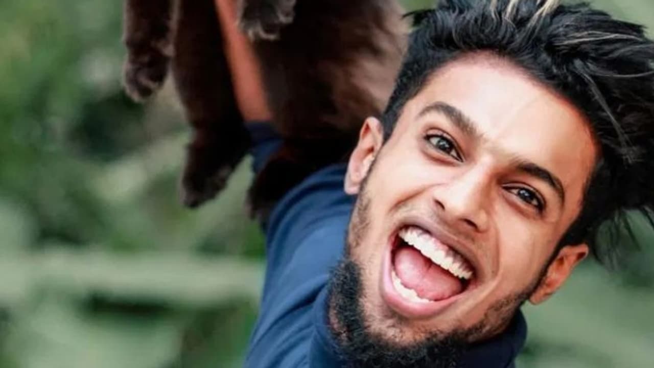 വിദ്യാര്‍ത്ഥികളെ കാറിടിച്ച് കൊലപ്പെടുത്താൻ ശ്രമം; ഒളിവിലായിരുന്ന യൂട്യൂബര്‍ മണവാളൻ പിടിയിൽ