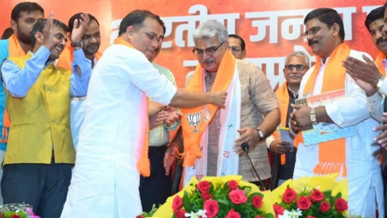 വിരമിച്ച് മൂന്നാം മാസം ബിജെപിയിൽ; മുൻ ഹൈക്കോടതി ജഡ്ജിയെ 'ഒരു രാജ്യം ഒരു തെരഞ്ഞെടുപ്പ്' പാനൽ കോഓർഡിനേറ്ററാക്കി വിരമിച്ച് മൂന്നാം മാസം ബിജെപിയിൽ; മുൻ ഹൈക്കോടതി ജഡ്ജിയെ 'ഒരു രാജ്യം ഒരു തെരഞ്ഞെടുപ്പ്' പാനൽ കോഓർഡിനേറ്ററാക്കി