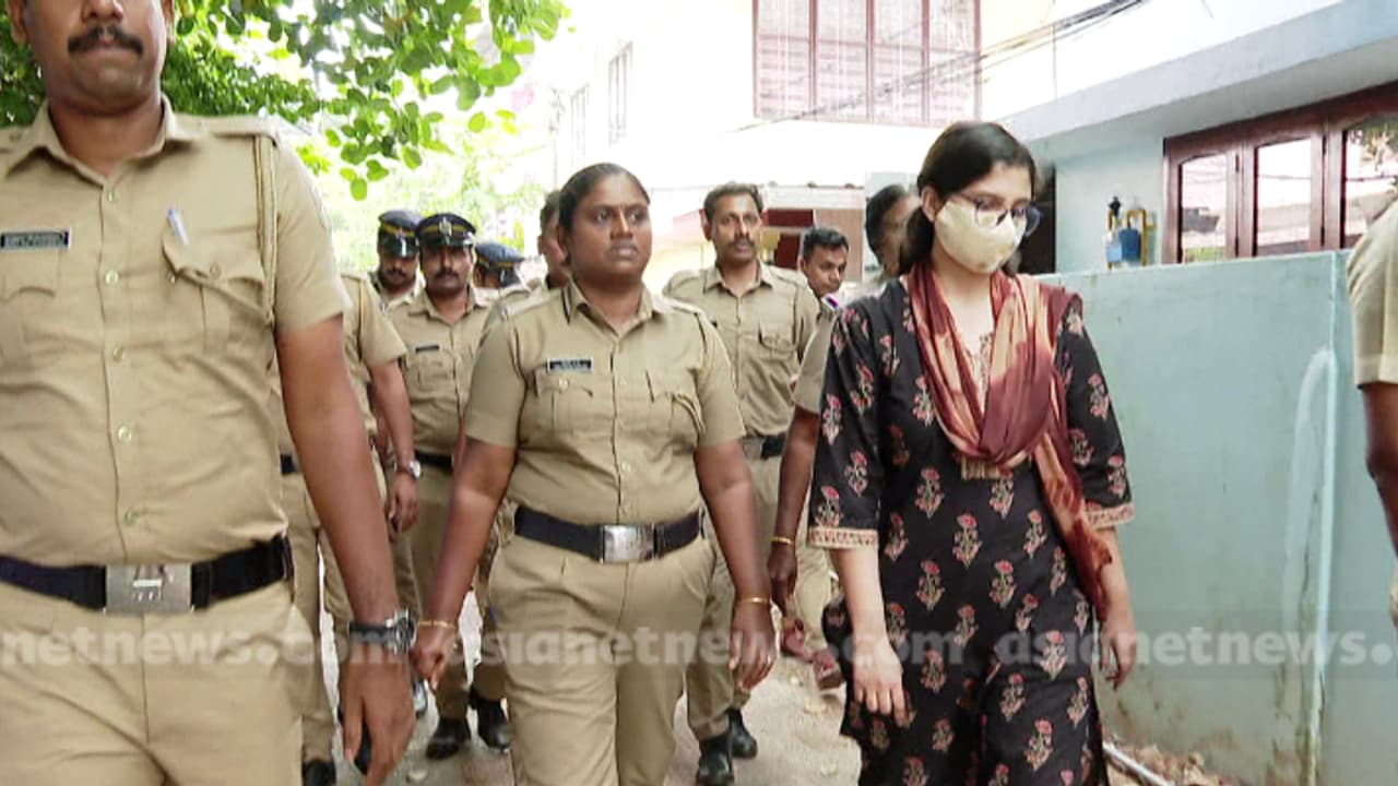 വഞ്ചിയൂർ വെടിവെപ്പ്: പ്രതിയായ വനിതാ ഡോക്ടറുടെ പരാതിയിൽ വെടിയേറ്റ യുവതിയുടെ ഭർത്താവ് പിടിയിൽ വഞ്ചിയൂർ വെടിവെപ്പ്: പ്രതിയായ വനിതാ ഡോക്ടറുടെ പരാതിയിൽ വെടിയേറ്റ യുവതിയുടെ ഭർത്താവ് പിടിയിൽ