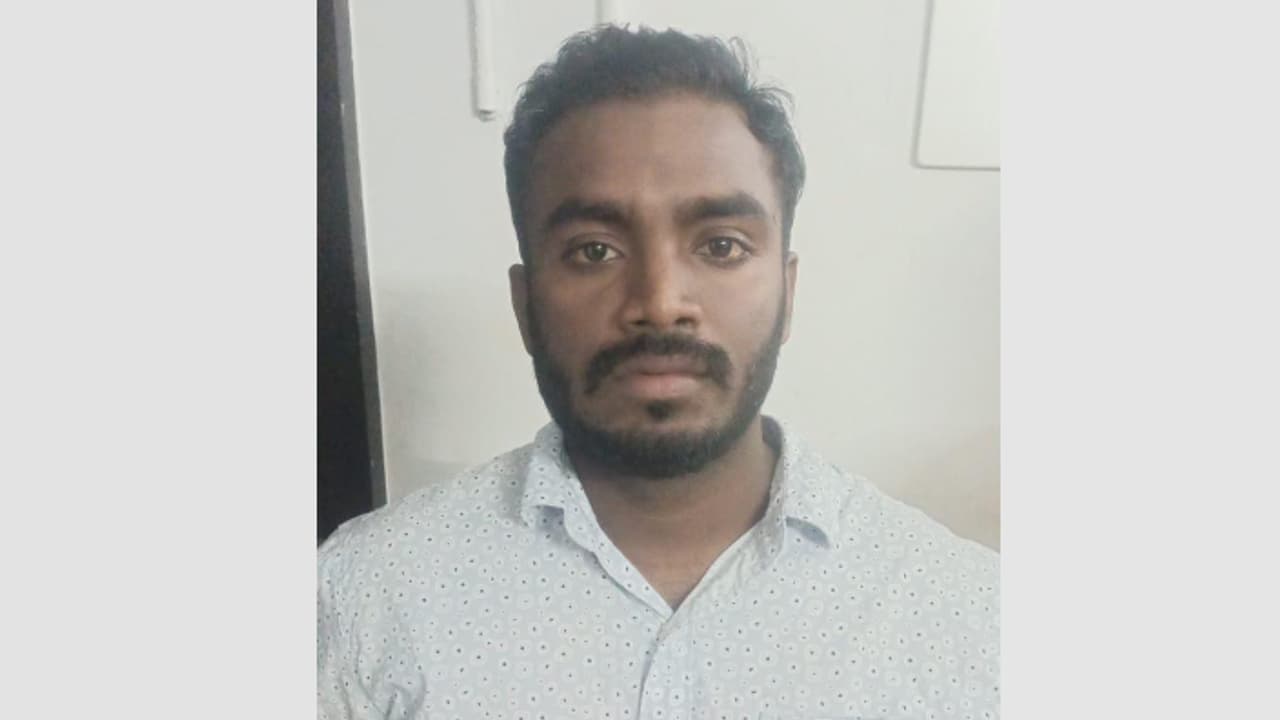 നിക്കാഹിന് തലേ ദിവസം വരന്റെ വീട്ടിലെത്തി, കല്യാണം മുടക്കി; വധുവിന്റെ കുടുംബത്തിന്റെ പരാതി, യുവാവ് അറസ്റ്റിൽ നിക്കാഹിന് തലേ ദിവസം വരന്റെ വീട്ടിലെത്തി, കല്യാണം മുടക്കി; വധുവിന്റെ കുടുംബത്തിന്റെ പരാതി, യുവാവ് അറസ്റ്റിൽ