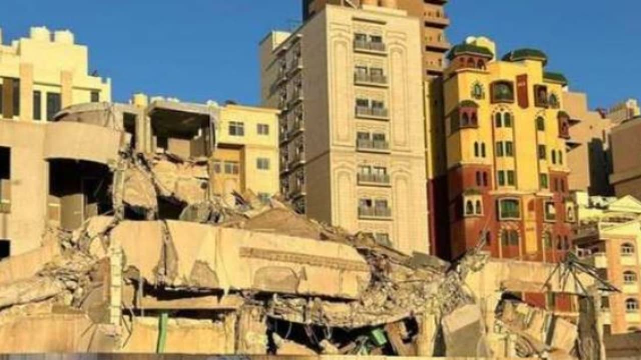 പൊളിക്കുന്നതിനിടെ കെട്ടിടം തകർന്നു വീണ് അപകടം; കുവൈത്തിൽ തൊഴിലാളികൾക്ക് പരിക്ക് പൊളിക്കുന്നതിനിടെ കെട്ടിടം തകർന്നു വീണ് അപകടം; കുവൈത്തിൽ തൊഴിലാളികൾക്ക് പരിക്ക്