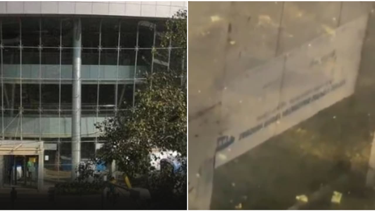 മാളിന്റെ ബേസ്മെന്റിൽ 30കാരിയുടെ മൃതദേഹം, കണ്ടത് വെള്ളത്തിൽ പൊങ്ങിക്കിടക്കുന്ന നിലയിൽ; പൊലീസ് അന്വേഷണം മാളിന്റെ ബേസ്മെന്റിൽ 30കാരിയുടെ മൃതദേഹം, കണ്ടത് വെള്ളത്തിൽ പൊങ്ങിക്കിടക്കുന്ന നിലയിൽ; പൊലീസ് അന്വേഷണം