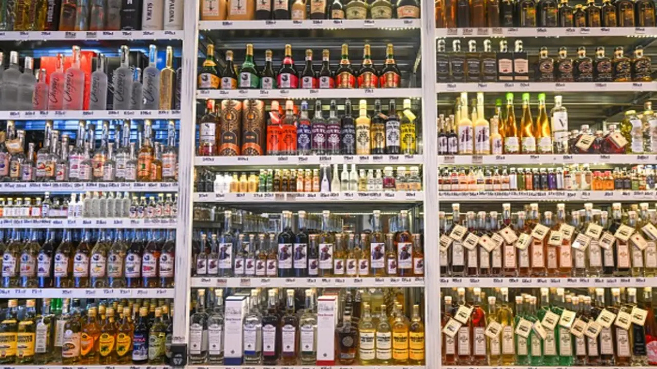 All liquor shops to remain close in Delhi on THESE dates due to assembly polls 