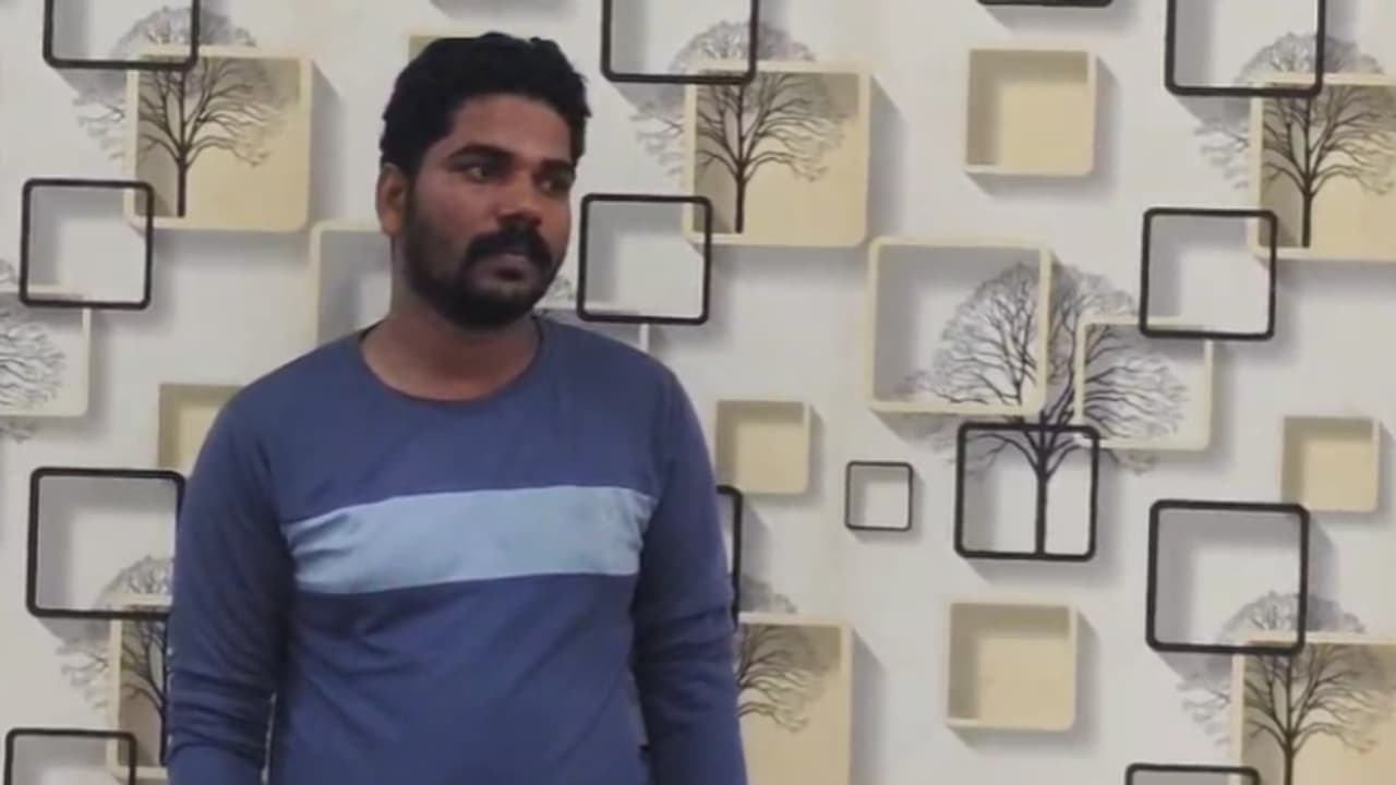 4 ഭാര്യമാർ, വീണ്ടുമൊരു യുവതിയുമായി ബന്ധം തുടങ്ങുന്നത് അറിഞ്ഞു; കൊല്ലത്ത് വിവാഹത്തട്ടിപ്പുകാരന് പിടിയില് 4 ഭാര്യമാർ, വീണ്ടുമൊരു യുവതിയുമായി ബന്ധം തുടങ്ങുന്നത് അറിഞ്ഞു; കൊല്ലത്ത് വിവാഹത്തട്ടിപ്പുകാരന് പിടിയില്