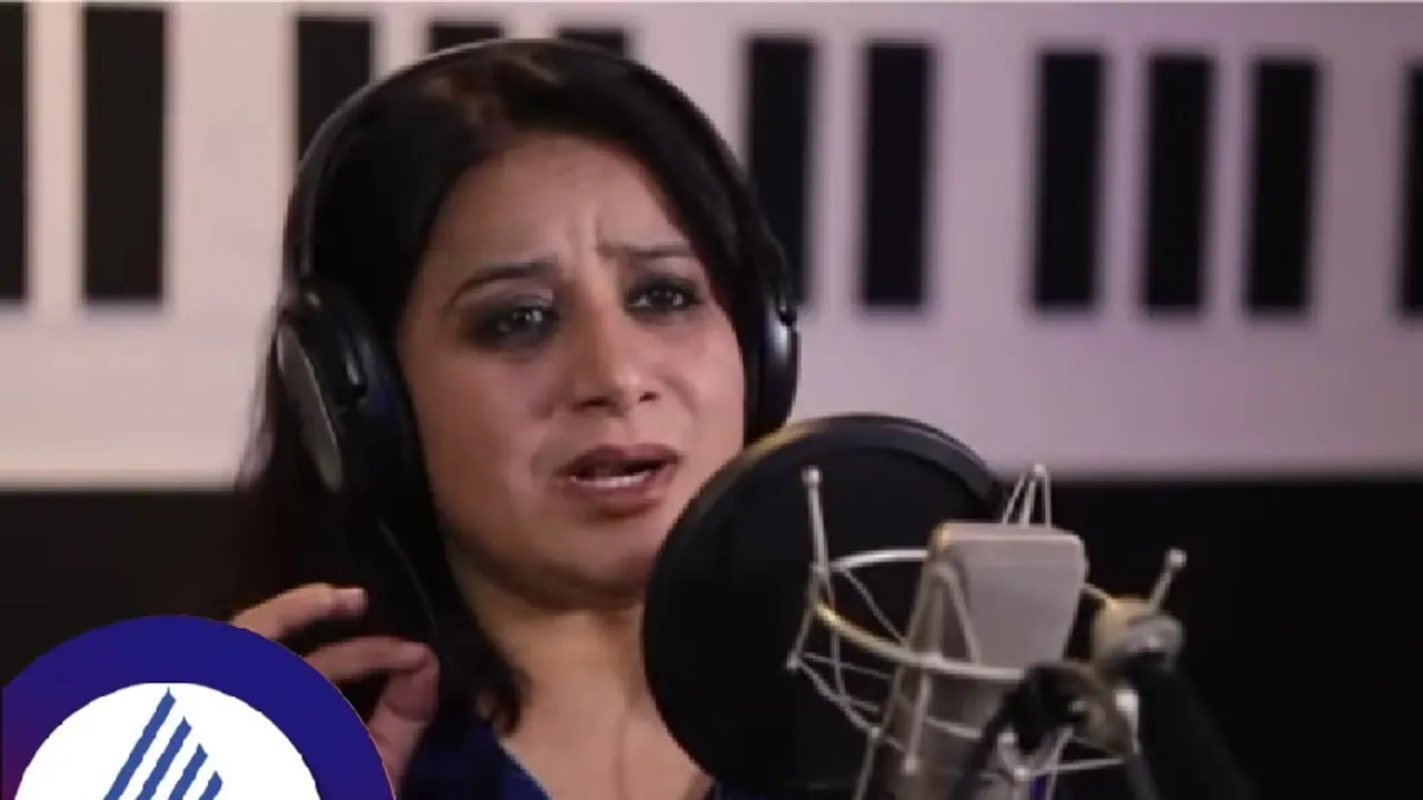 ಕಂಗ್ಲಿಷ್ ಮಾತನಾಡೋರ ಮಧ್ಯೆ ಅಣ್ಣಾವ್ರ ಹಾಡನ್ನ ಸ್ಪಷ್ಟವಾಗಿ ಹಾಡಿದ ಪೂಜಾ ಗಾಂಧಿಗೆ ಜೈ ಎಂದ ಕನ್ನಡಿಗರು