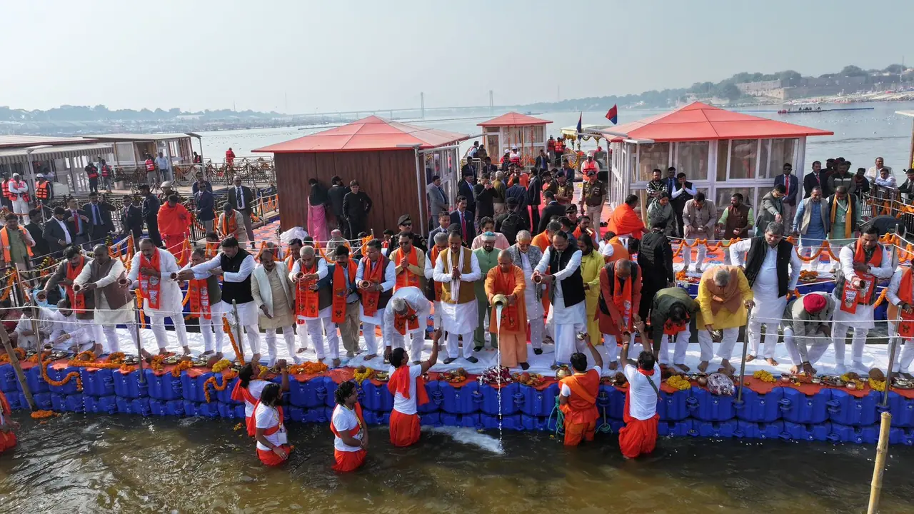 UP Cabinet performs rituals at Triveni Sangam, showcases Sanatan Dharma’s strength UP Cabinet performs rituals at Triveni Sangam, showcases Sanatan Dharma’s strength
