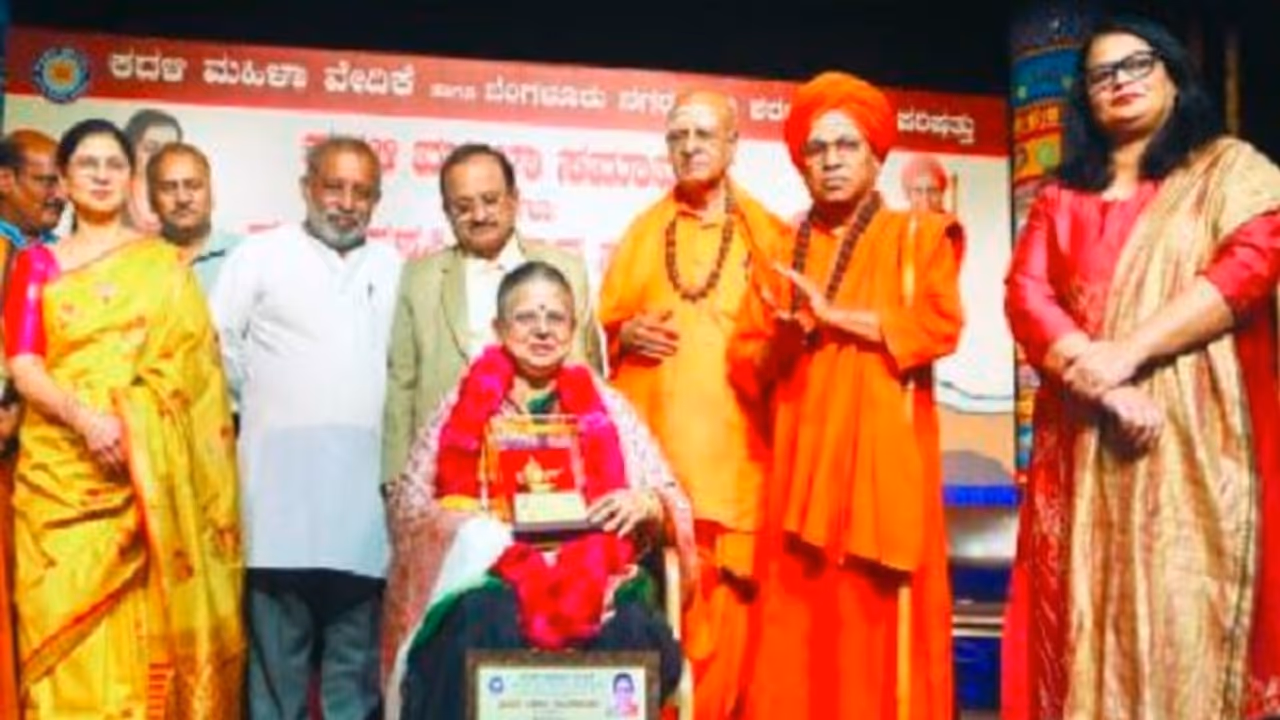 ಮಠಗಳಲ್ಲಿ ವೇದ ಪಠಣ ಸರಿಯೇ?: ಸಾಣೇಹಳ್ಳಿ ಶ್ರೀ ಮಠಗಳಲ್ಲಿ ವೇದ ಪಠಣ ಸರಿಯೇ?: ಸಾಣೇಹಳ್ಳಿ ಶ್ರೀ