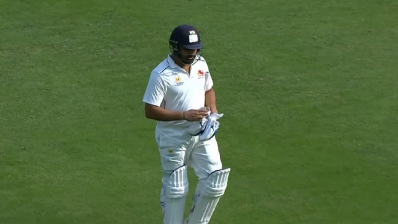 Ranji Trophy, Mumbai vs J&K: Out of form Rohit Sharma falls for 3 runs on his domestic return; gets trolled Ranji Trophy, Mumbai vs J&K: Out of form Rohit Sharma falls for 3 runs on his domestic return; gets trolled