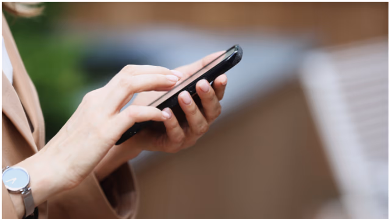 'പല ഫോണുകളിൽ പല വില', ബാറ്ററി ചാർജ് അനുസരിച്ചും മാറുമെന്ന് ആരോപണം; യൂബറിനും ഒലയ്ക്കും നോട്ടീസ് അയച്ച് കേന്ദ്രം