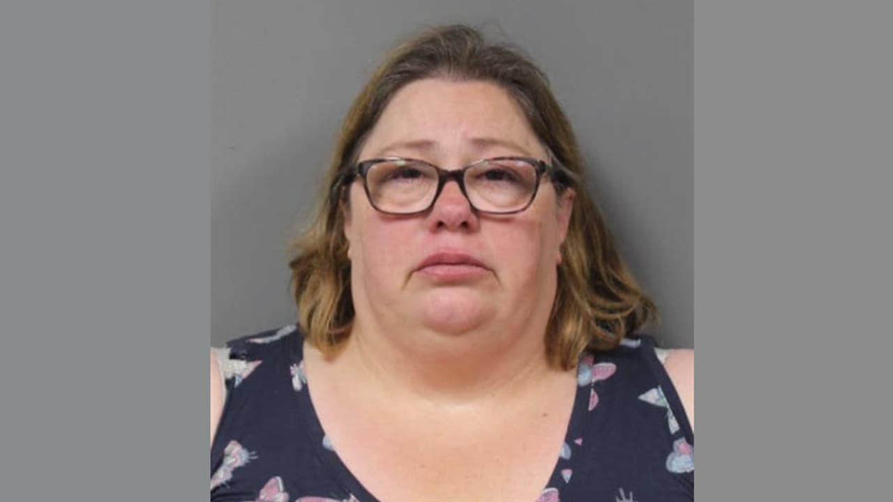 വളർത്തുമകന്റെ പുറത്ത് കയറിയിരുന്ന് 154 കിലോ ഭാരമുള്ള യുവതി, 10 വയസുകാരന് ദാരുണാന്ത്യം, വധശിക്ഷ 