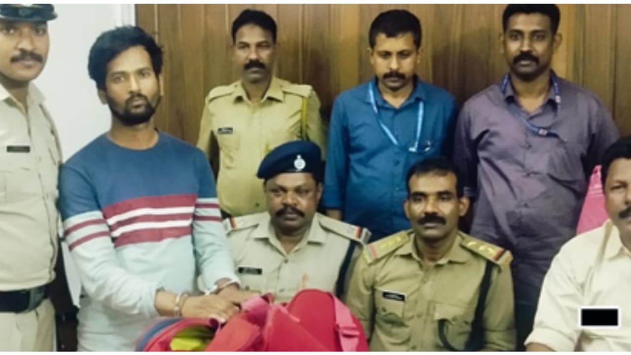 ചെങ്ങന്നൂരിൽ കുഴൽപ്പണ വേട്ട, ട്രെയിനിൽ രേഖകളില്ലാതെ കടത്തിക്കൊണ്ട് വന്നത് 32 ലക്ഷം രൂപ; ഒരാൾ പിടിയിൽ