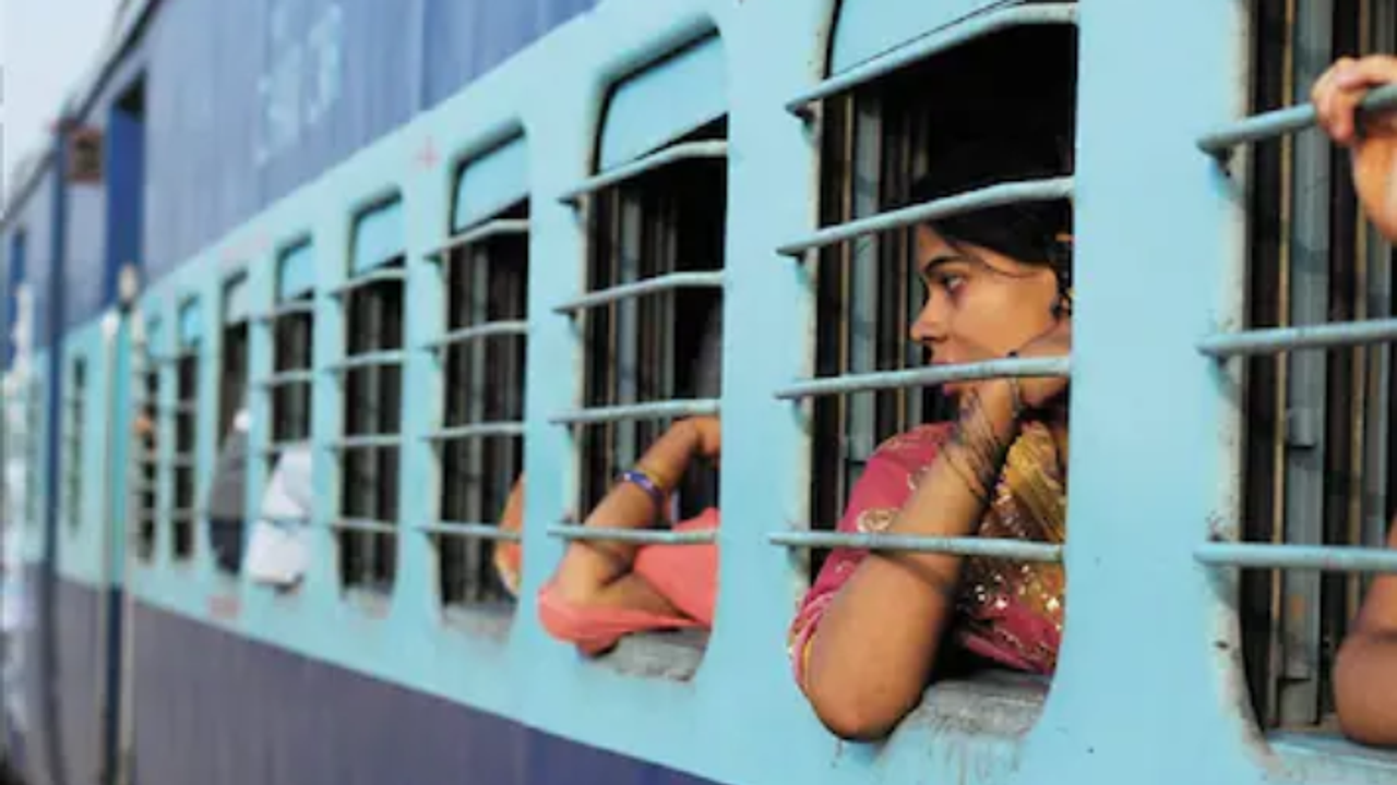 மருத்துவர்களின் போராட்டம் வீண்! ஓடும் ரயிலில் இருந்து தள்ளிவிடப்பட்ட கர்ப்பிணியின் கரு கலைந்தது!