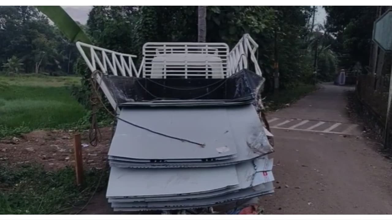 പിക്കപ്പ് വാനിന്റെ ടയർ മാറ്റുന്നതിനിടെ പിന്നിൽ നിന്നെത്തിയ കണ്ടെയ്നർ ലോറി ഇടിച്ചു; യുവാവിന് ദാരുണാന്ത്യം