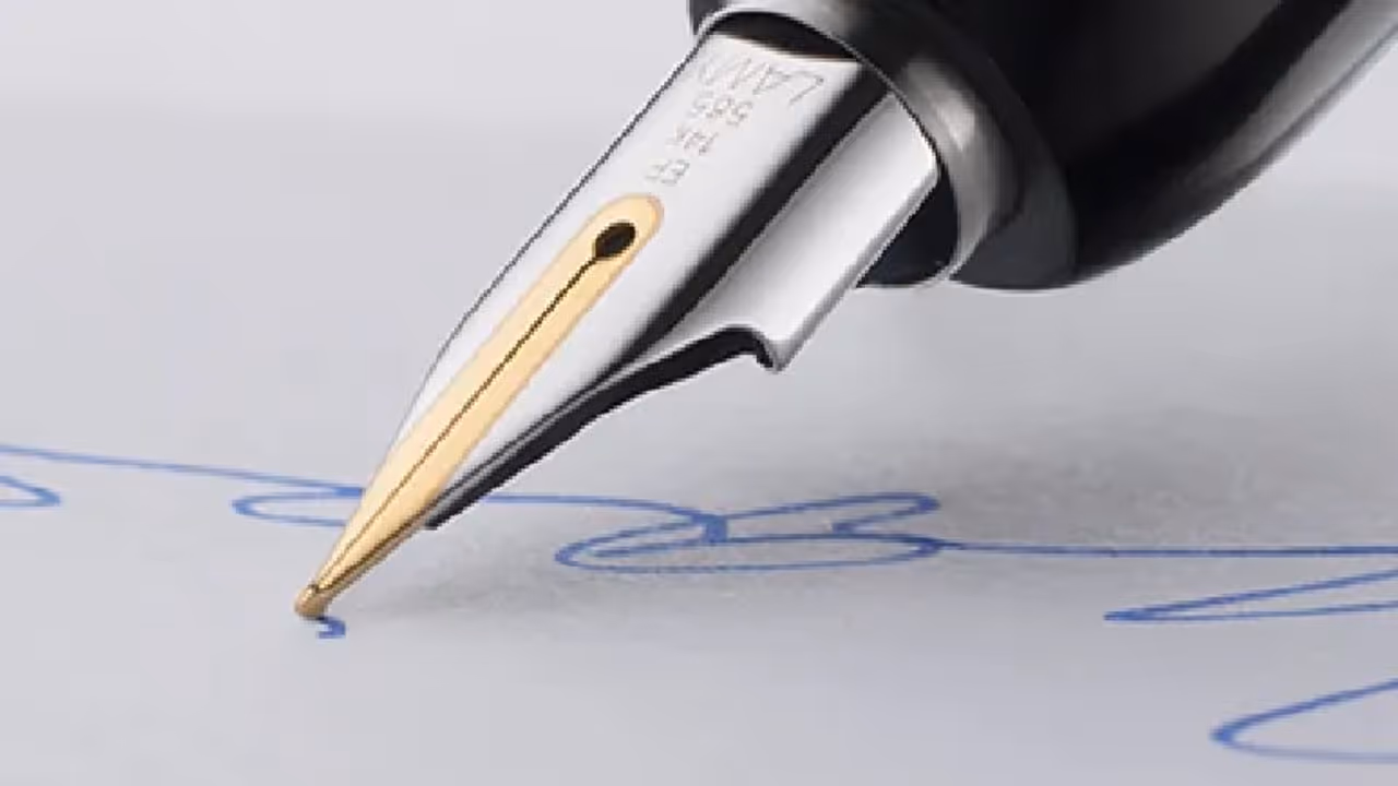  ಕೇರಳದ ಯುವತಿ ಗ್ರೀಷ್ಮಾಗೆ ಗಲ್ಲು ಶಿಕ್ಷೆ ಬರೆದ ಬಳಿಕ ಜಡ್ಜ್ ಪೆನ್ನಿನ ನಿಬ್ ಮುರಿದದ್ದೇಕೆ?