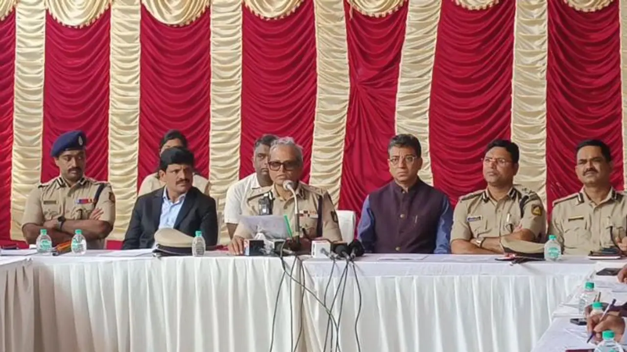 ರಾಜ್ಯಮಟ್ಟದ ಗಣರಾಜ್ಯೋತ್ಸಕ್ಕೆ ಬೆಂಗಳೂರು ಸಿದ್ಧ; ನಾವು ಭಾರತೀಯರು, ಅರಿವೇ ಅಂಬೇಡ್ಕರ್ ನೃತ್ಯ ಪ್ರದರ್ಶನ! ರಾಜ್ಯಮಟ್ಟದ ಗಣರಾಜ್ಯೋತ್ಸಕ್ಕೆ ಬೆಂಗಳೂರು ಸಿದ್ಧ; ನಾವು ಭಾರತೀಯರು, ಅರಿವೇ ಅಂಬೇಡ್ಕರ್ ನೃತ್ಯ ಪ್ರದರ್ಶನ!